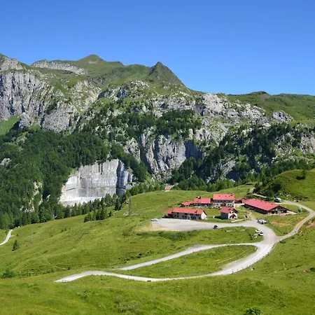 Beautiful Chalet In With Private Terrace Comeglians