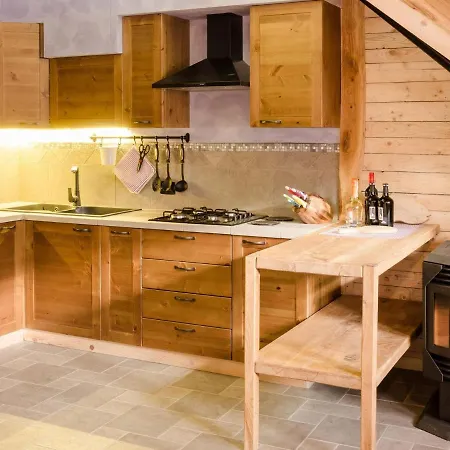 Beautiful Chalet In With Private Terrace Alpehytte